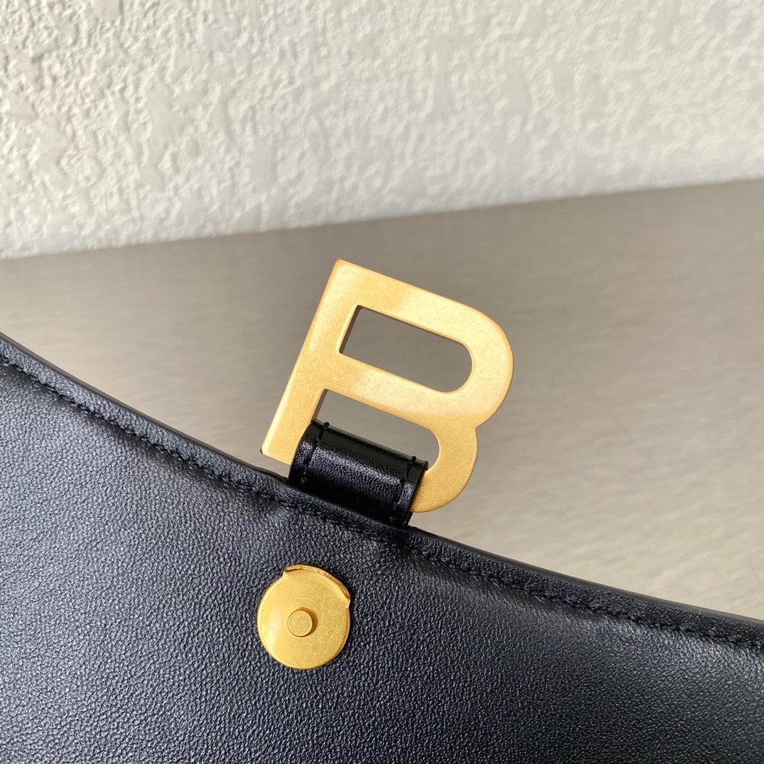 Ba1en*iaga hourglass wallet on chain black 6560501 19 x 12 x 5 cm