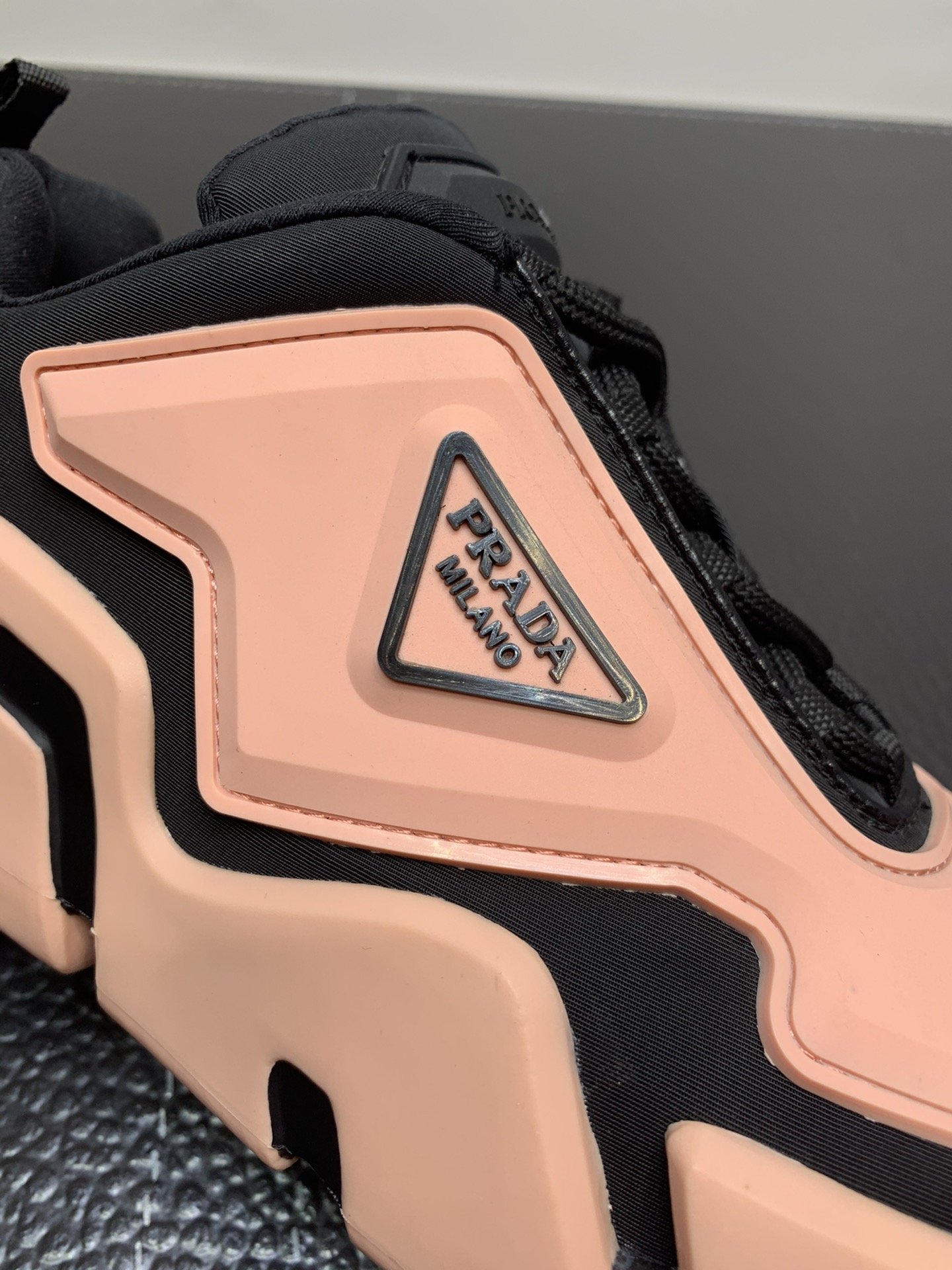 Pra*a techno strectch sneakers peach pink