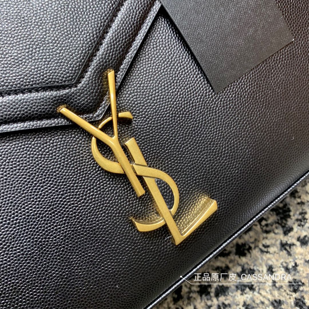 Y51 cassandra medium top handle bag grained leather black 623931 24.5 x 20 x 11.5 cm