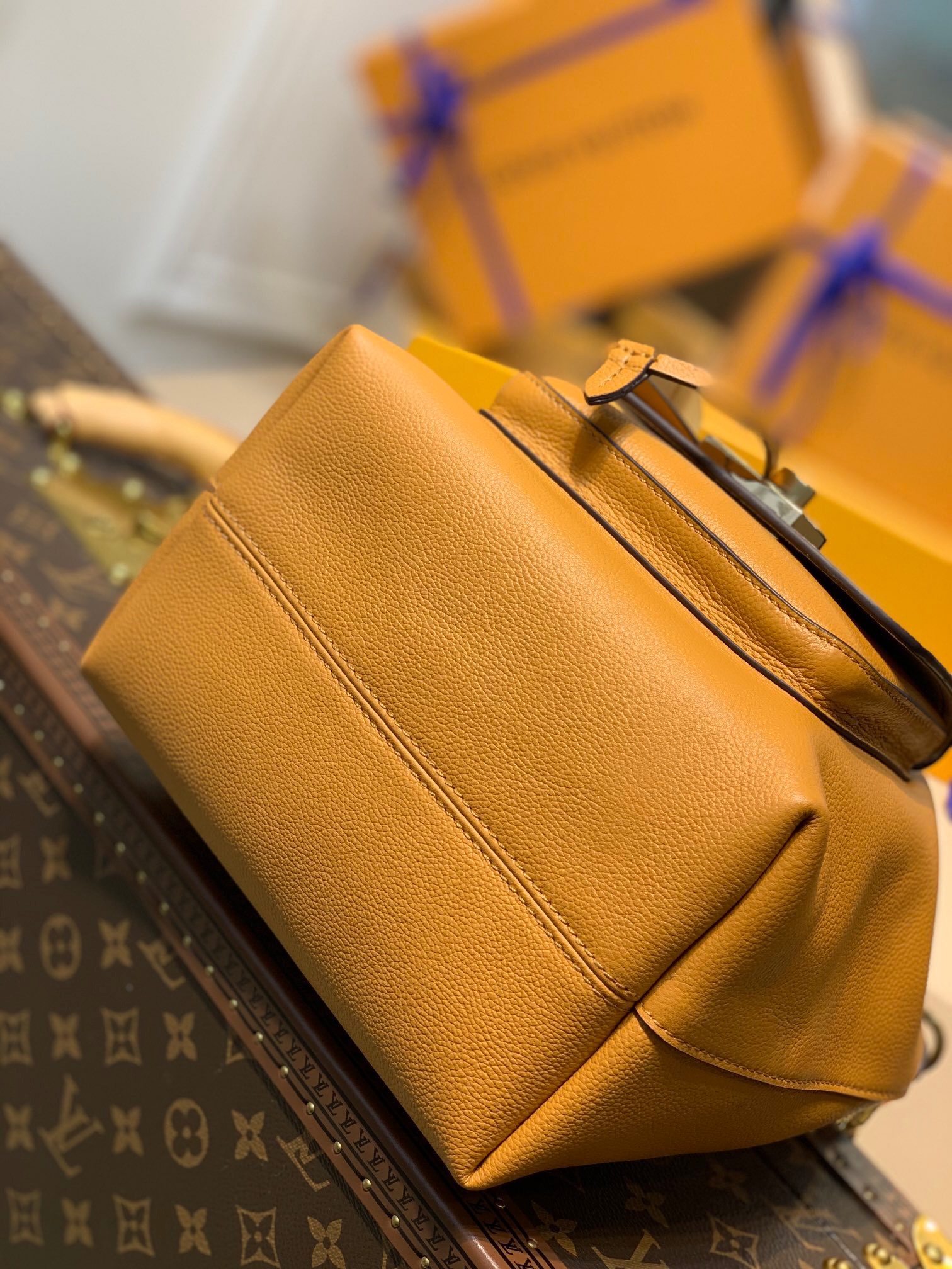 l0vis Vvtt0n lockme bucket bag brown m57689 20 x 22 x 13 cm