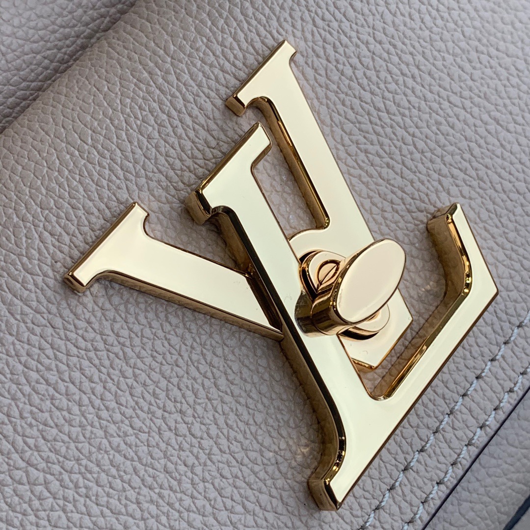 l0vis Vvtt0n lockme bucket bag greige m57688 20 x 22 x 13 cm