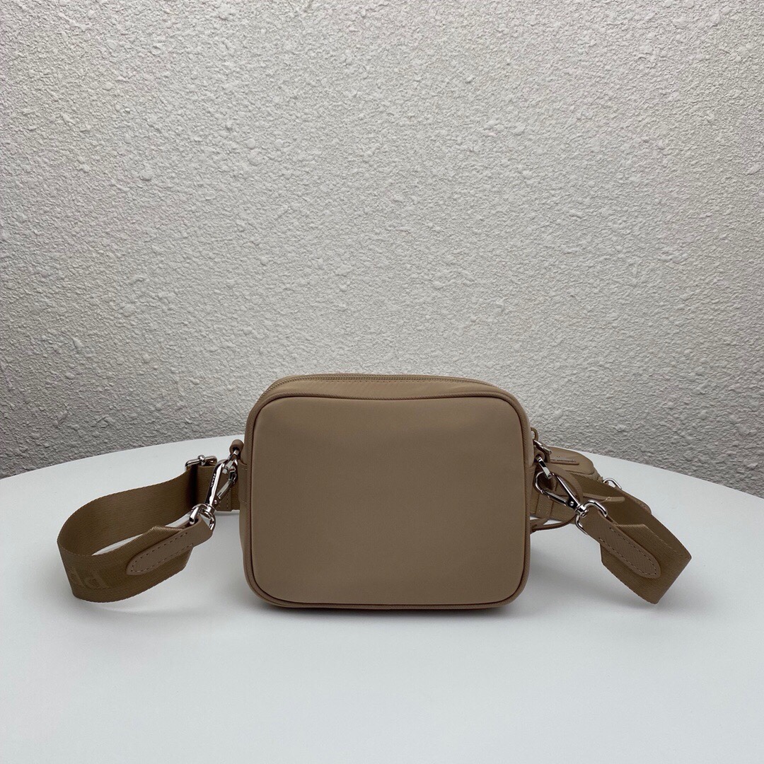 Pra*a re-edition 2005 hobo camera nylon bag brown 1bh153 20 x 15 x 5 cm