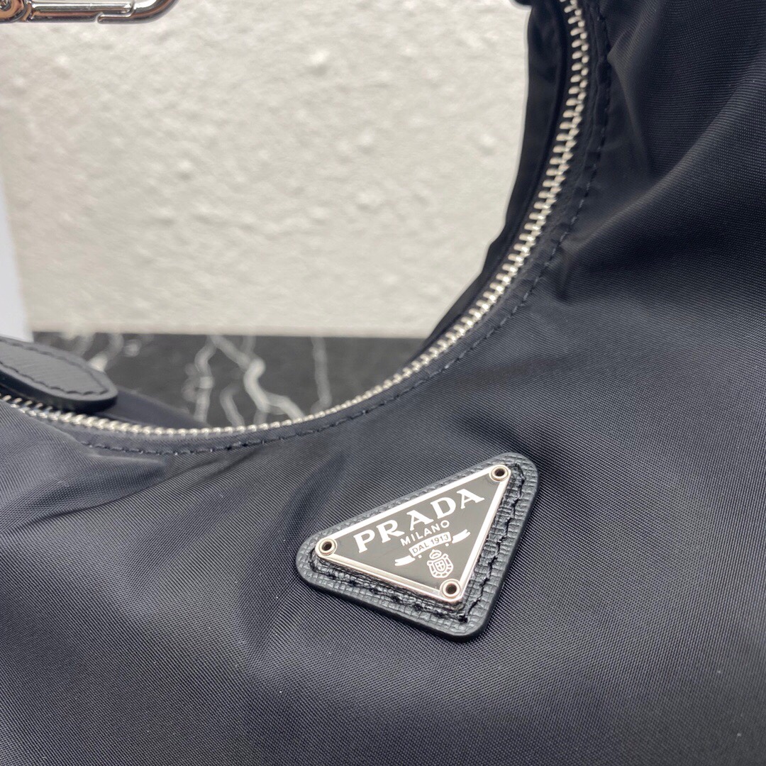 Pra*a re-edition 2006 nylon hobo bag black 1bh172 24 x 16 x 7 cm