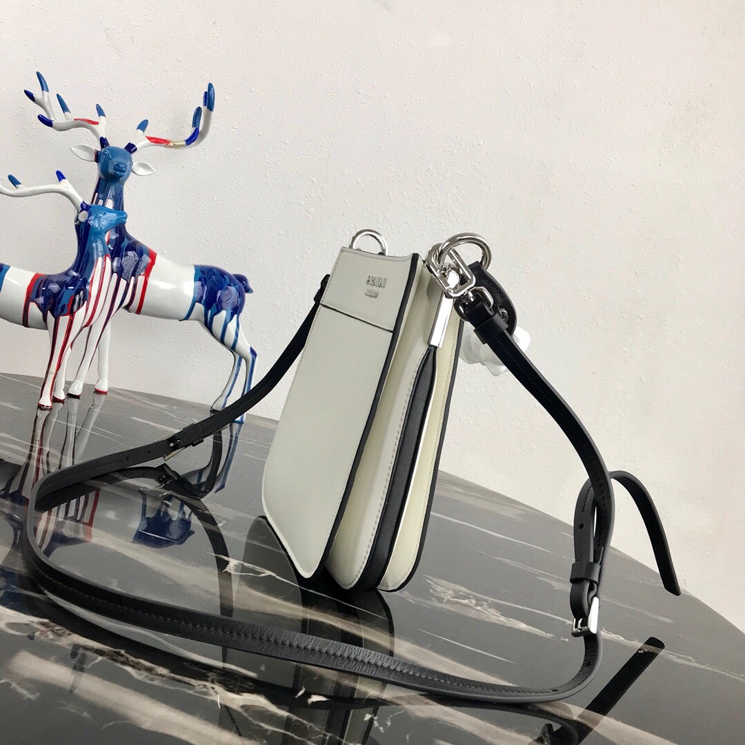 Pra*a small margit leather bag white 1bc082 20 x 7 x 20 cm