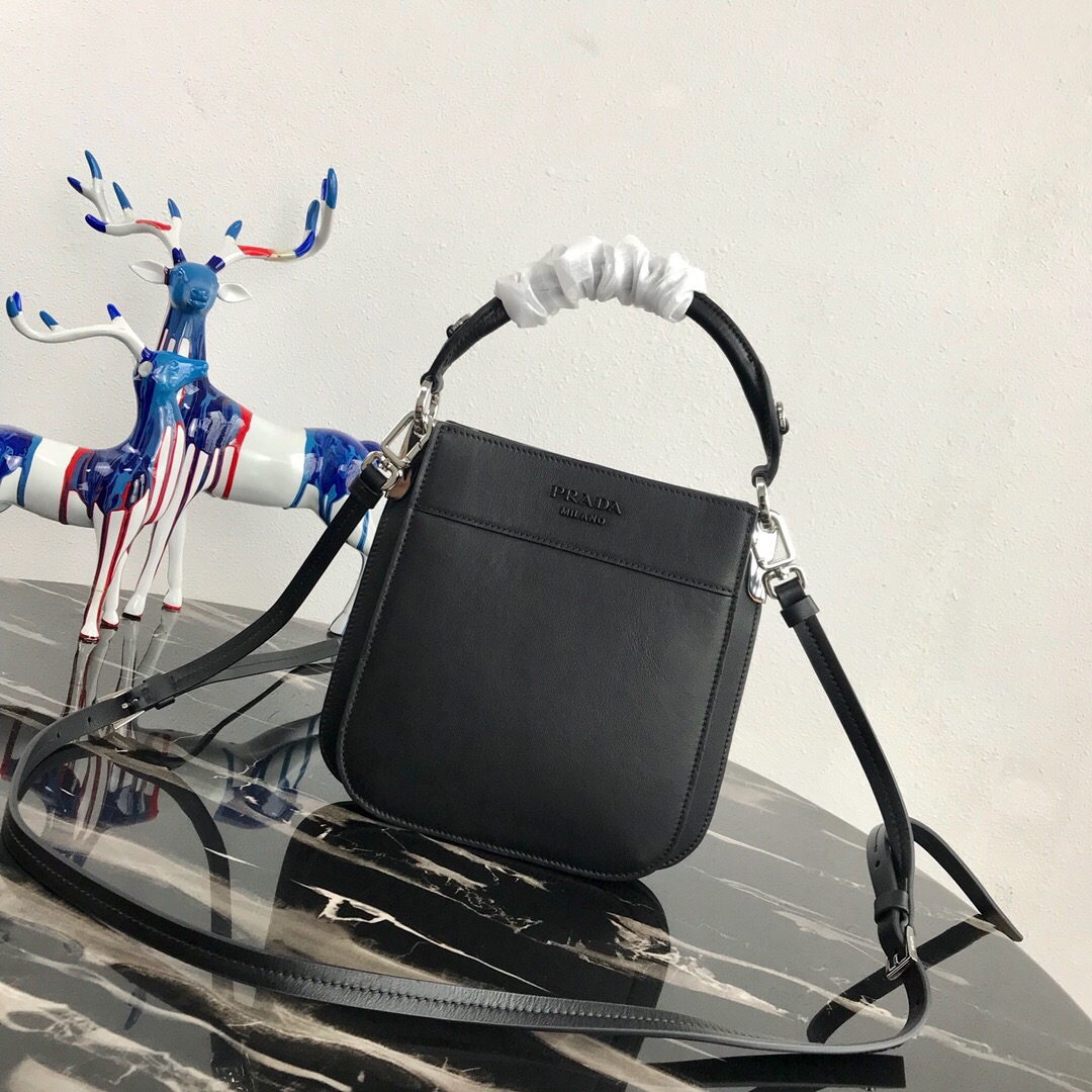 Pra*a small margit leather bag black 1bc082 20 x 7 x 20 cm