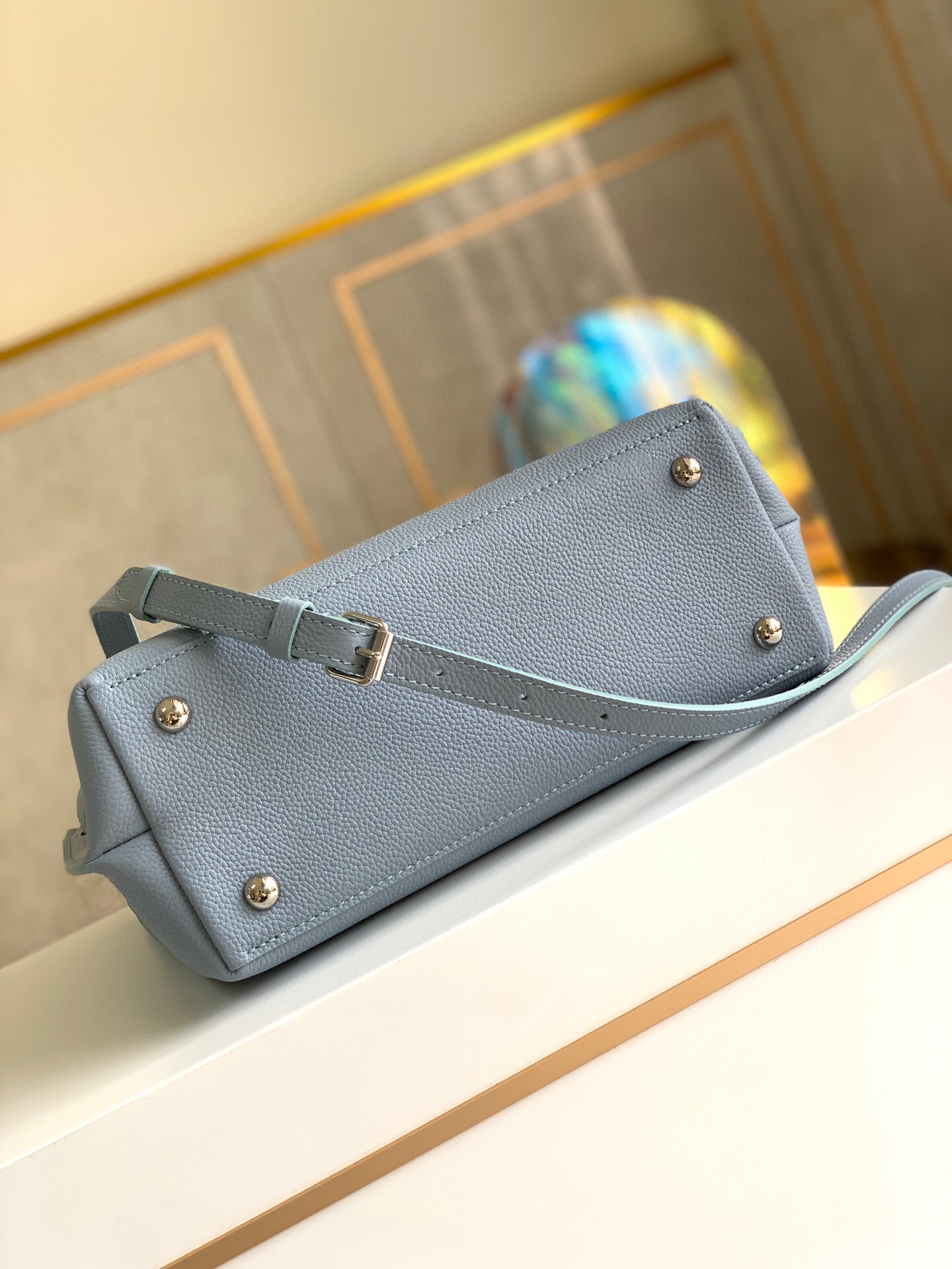 l0vis Vvtt0n lockme ever bb light blue m53937 28 x 20 x 11.5 cm