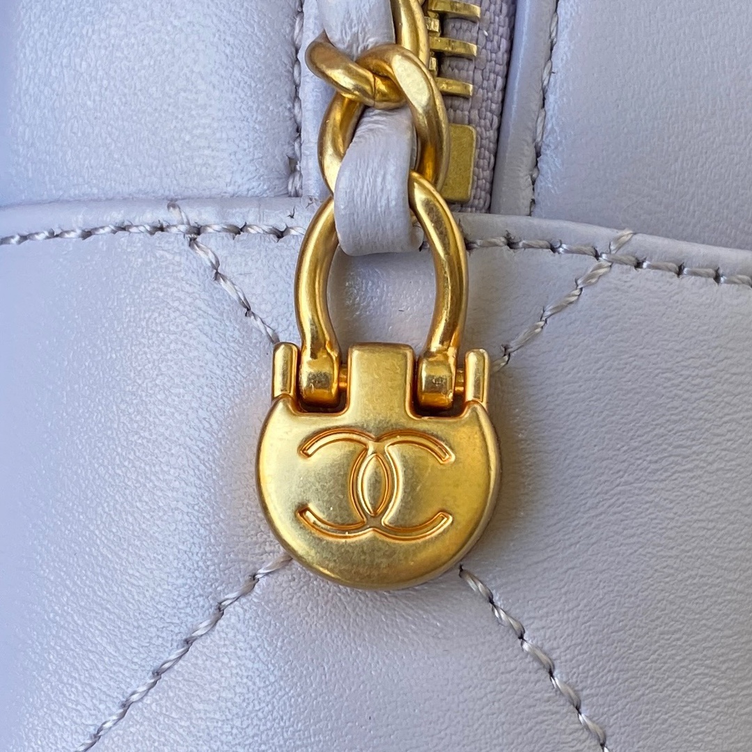 Ch**el mini camera case leather light purple as2857 16 x 12 x 6 cm