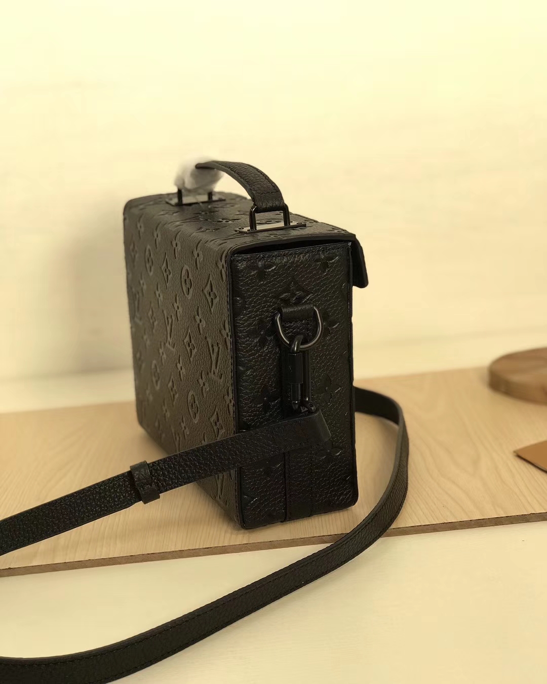 Mini soft trunk Handbag Black M61117 22CM