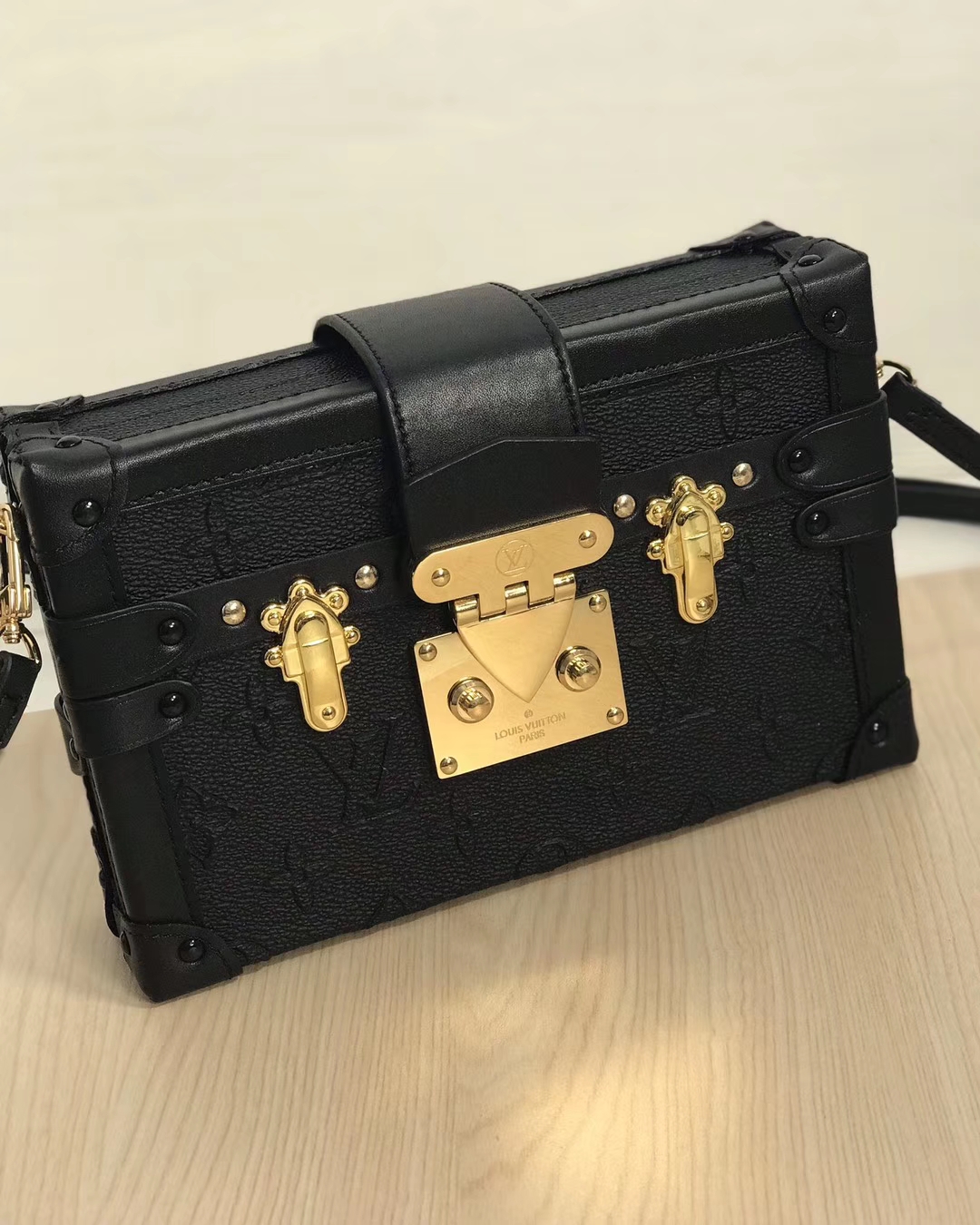 Petite mall Box Bag Black M51600 20cm