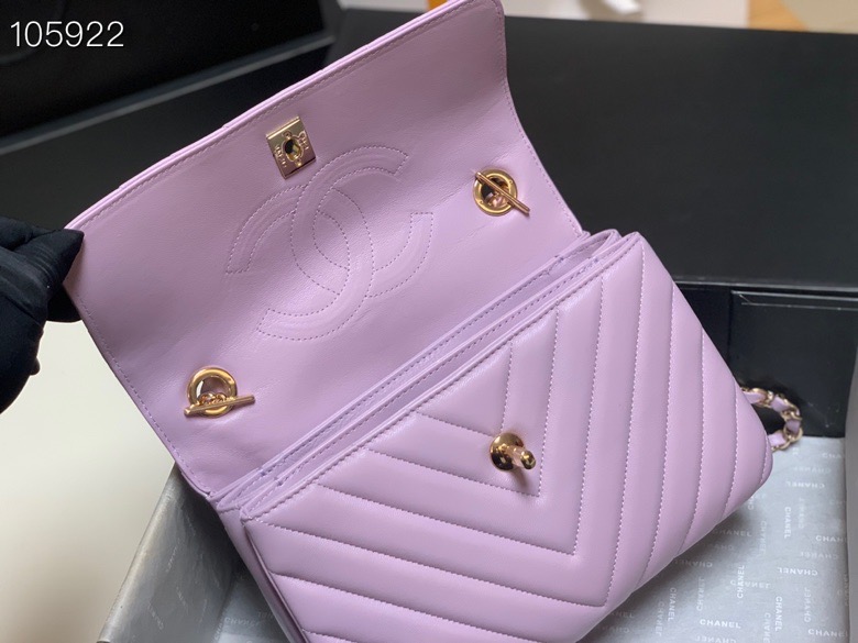 Ch**el Ch**elv has smooth lines sandwich pink bag 25cm