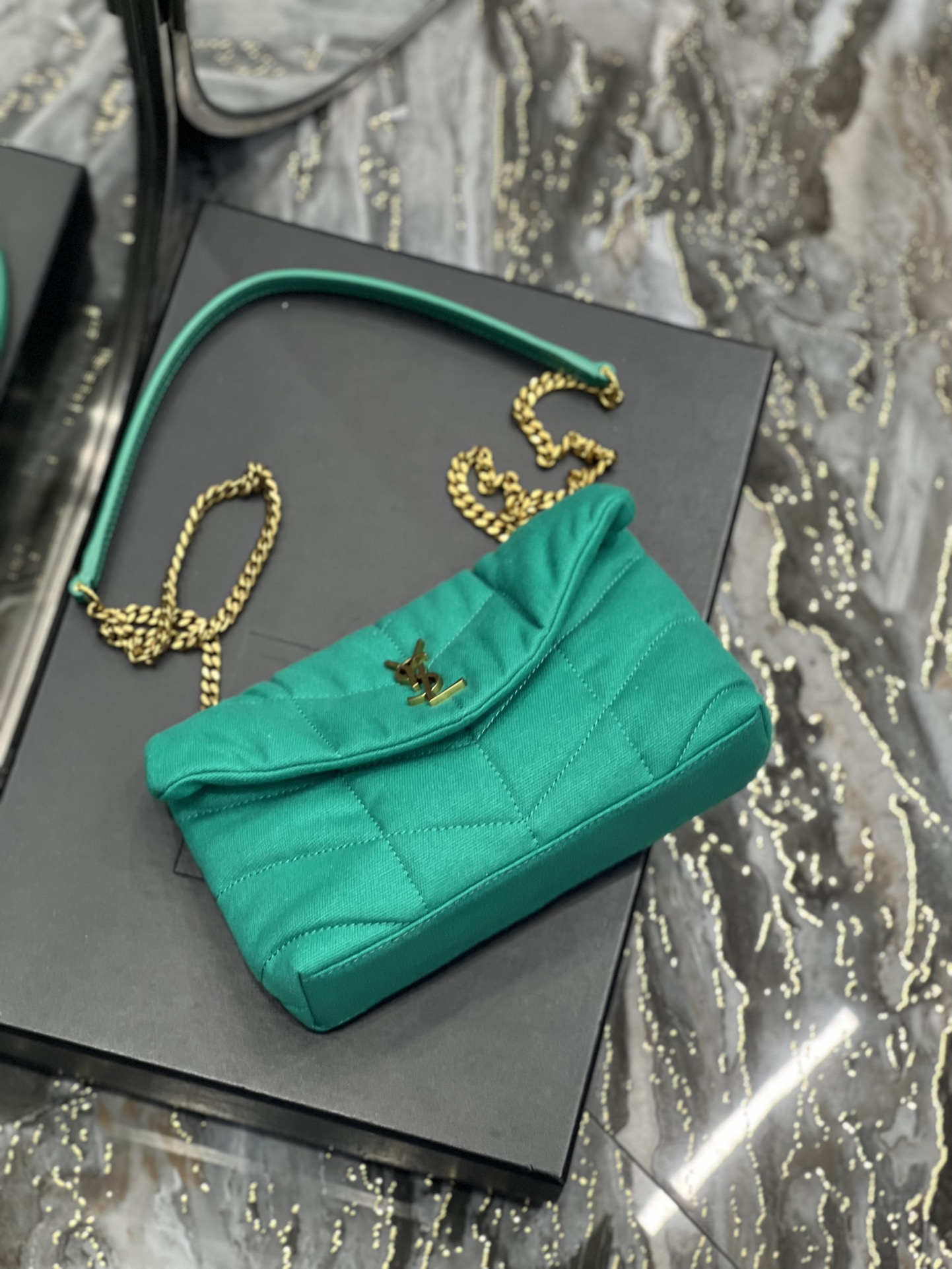 Y51 loulou puffer 620366 23cm