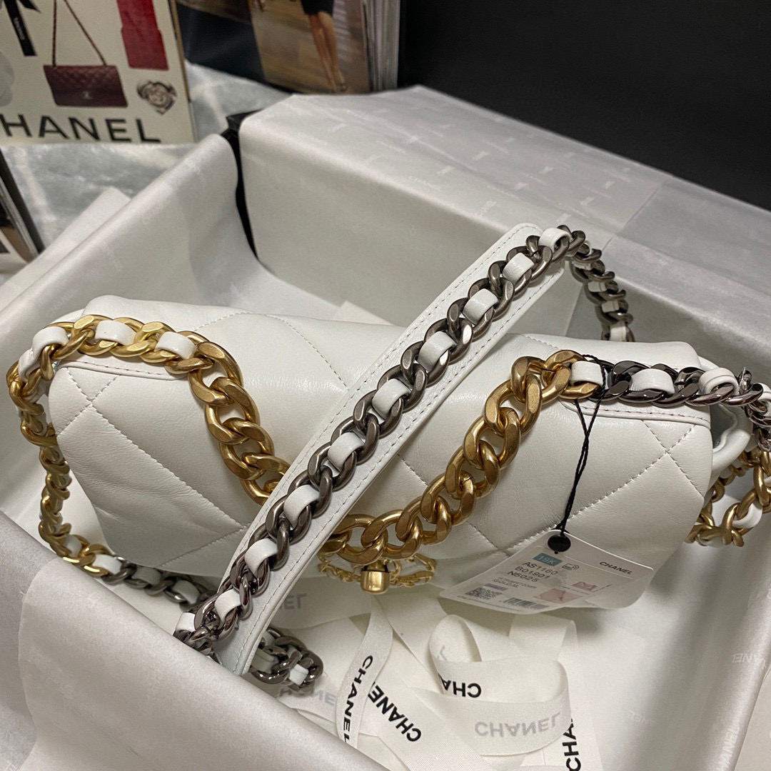 Ch**el 19 handbag calfskin in white-26×16×9cm