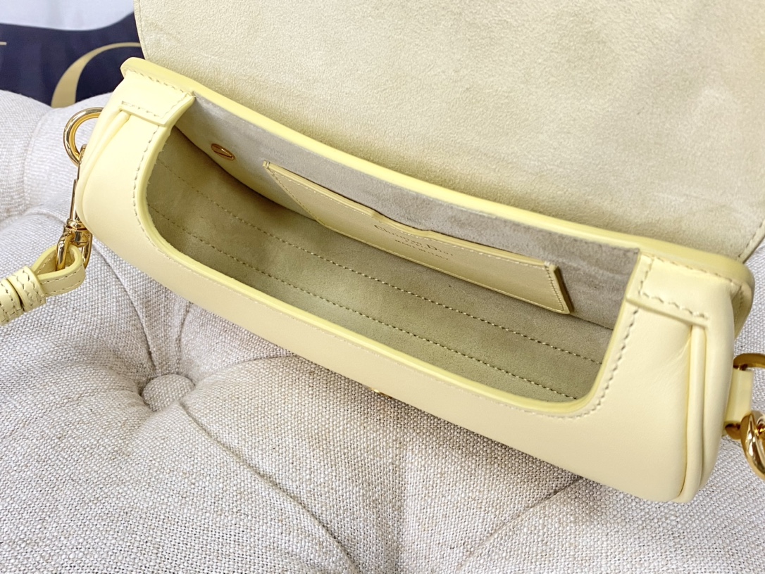 D10r bobby east-west bag smooth leather m9327 light yellow - 22x13x5cm