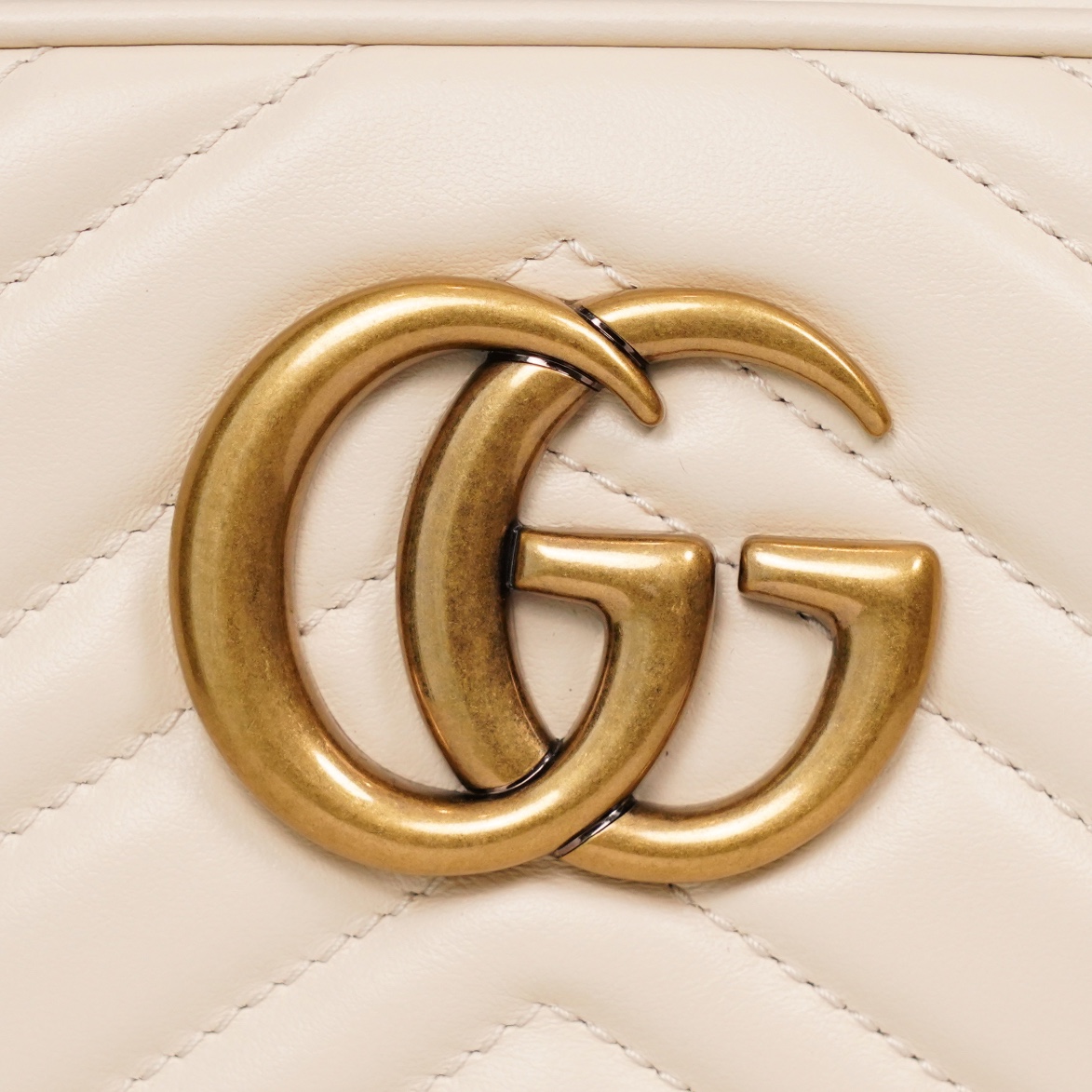 GG Marmont small matelassé shoulder bag (The camera bag) White 447632  - 24x13x7cm