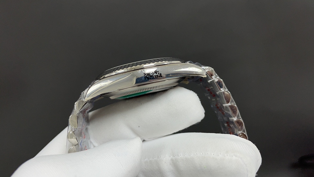 R01ex oyster perpetual date just white and green 41mm 3235