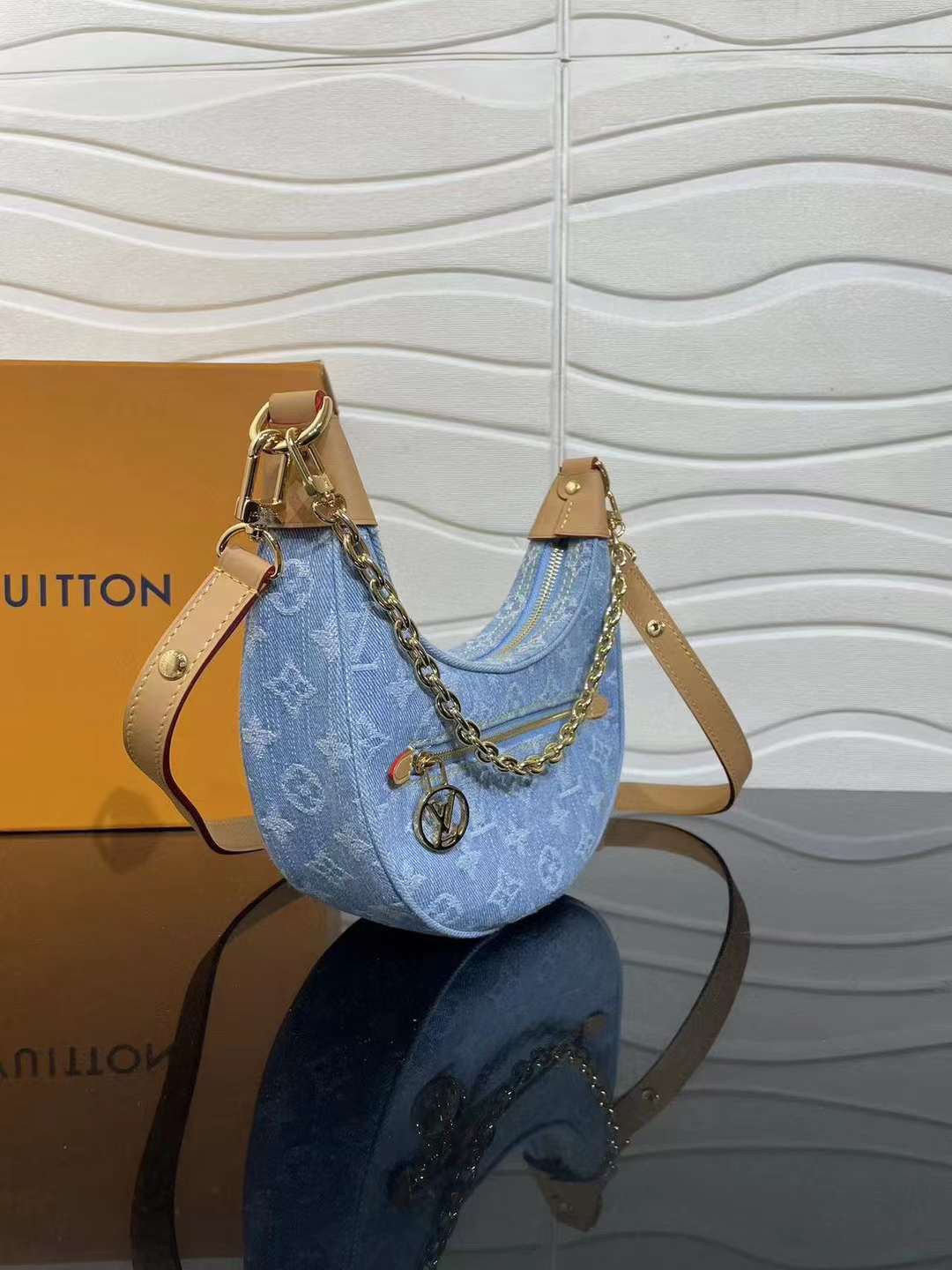 lv LOOP bag light blue 23cm