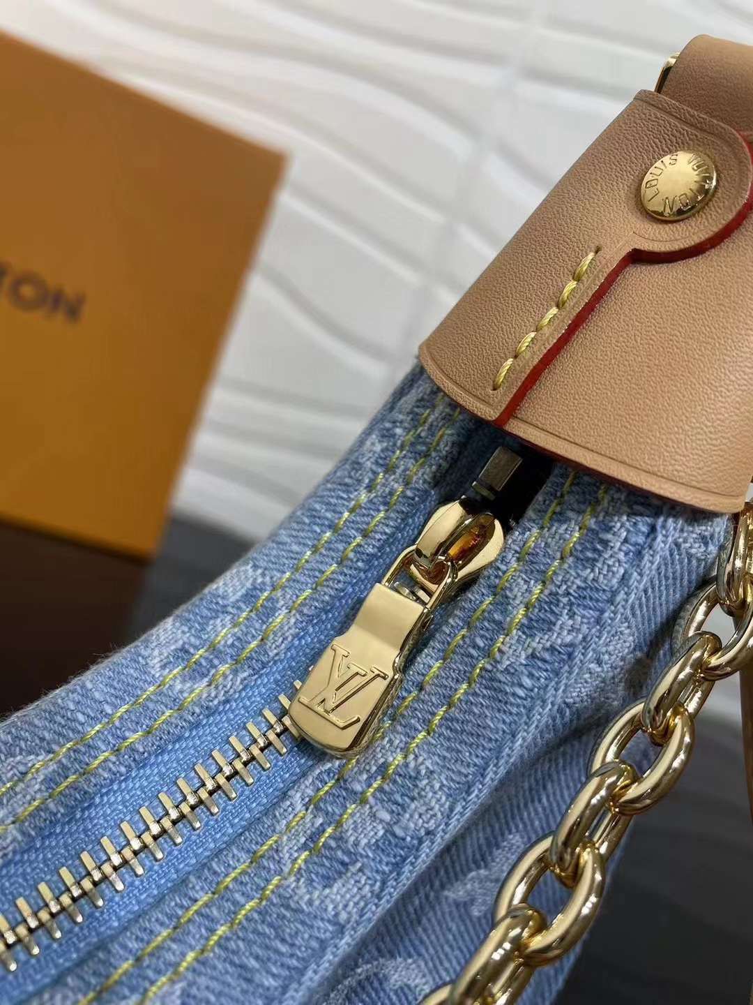 lv LOOP bag light blue 23cm