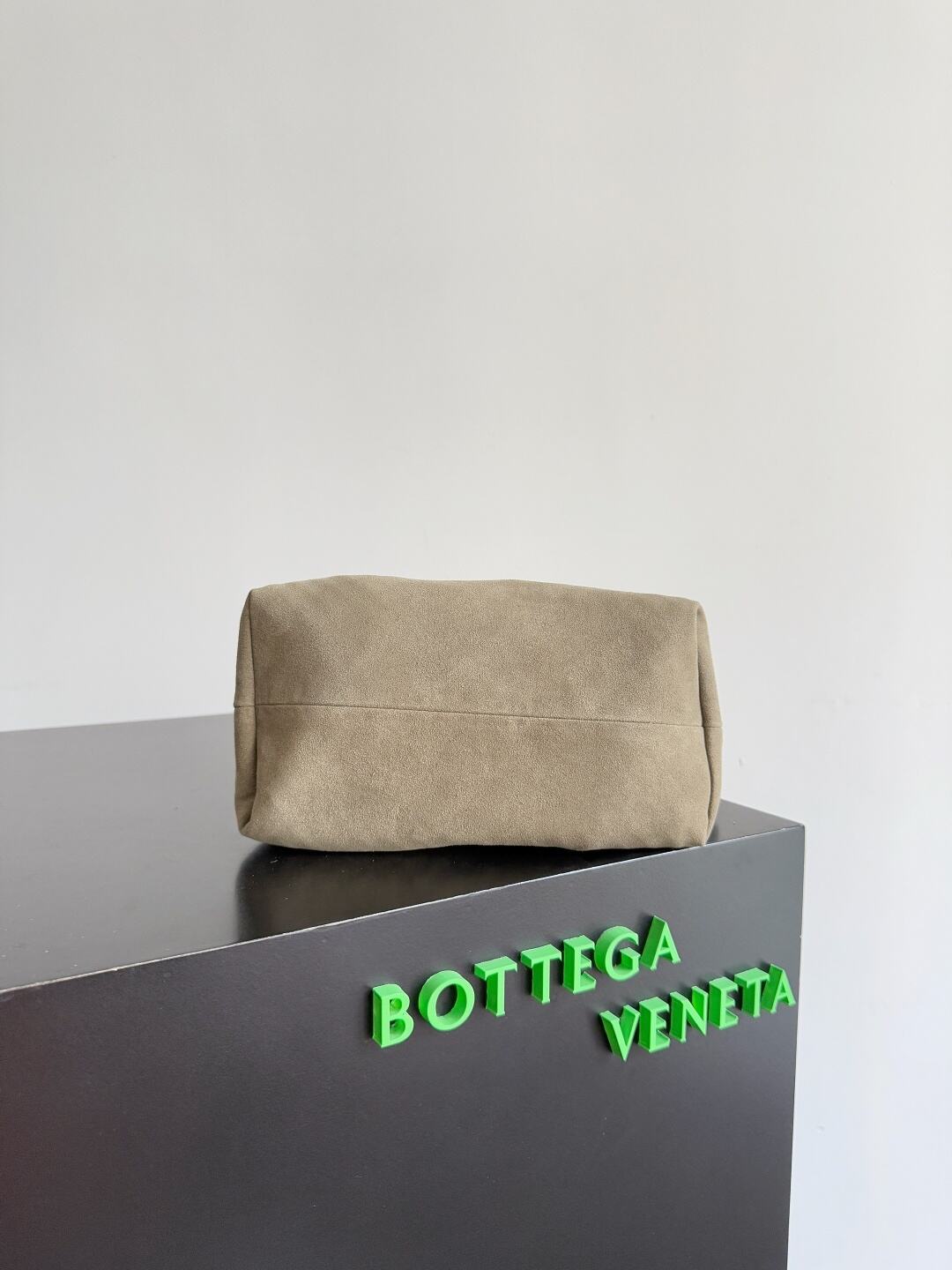 b0tt*ga Ven*ta 2025 pinacoteca 24*15*12cm