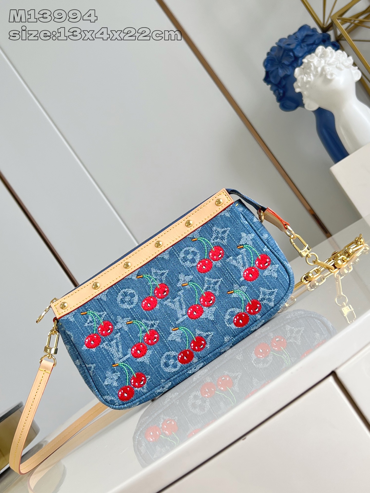 lv Pochette Accessoires 13 x 4 x 22