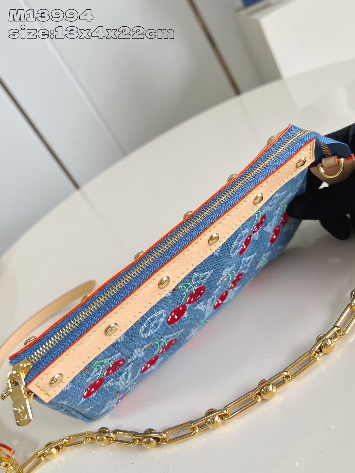 lv Pochette Accessoires 13 x 4 x 22