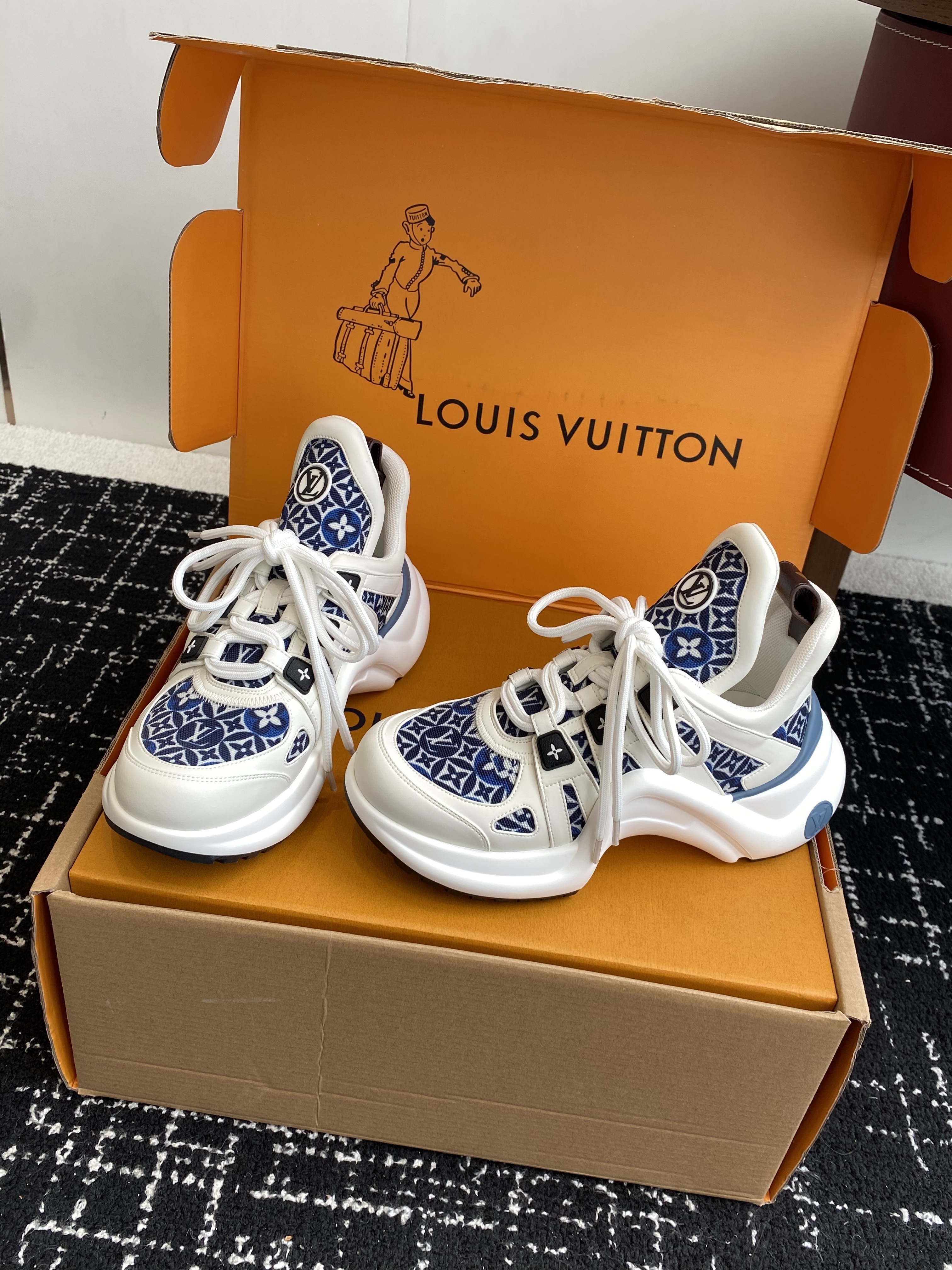 LV Sneaker 08